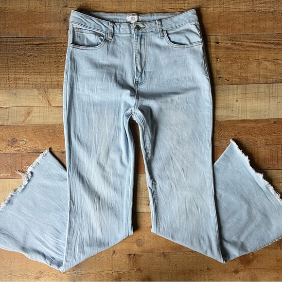 Forever 21 Split Bell Bottoms Light Wash 30 - Picture 7 of 7